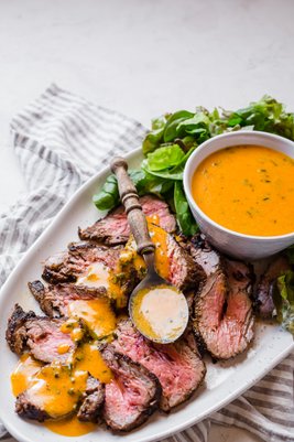 Pepper-crusted beef tenderloin with herbed steak sauce