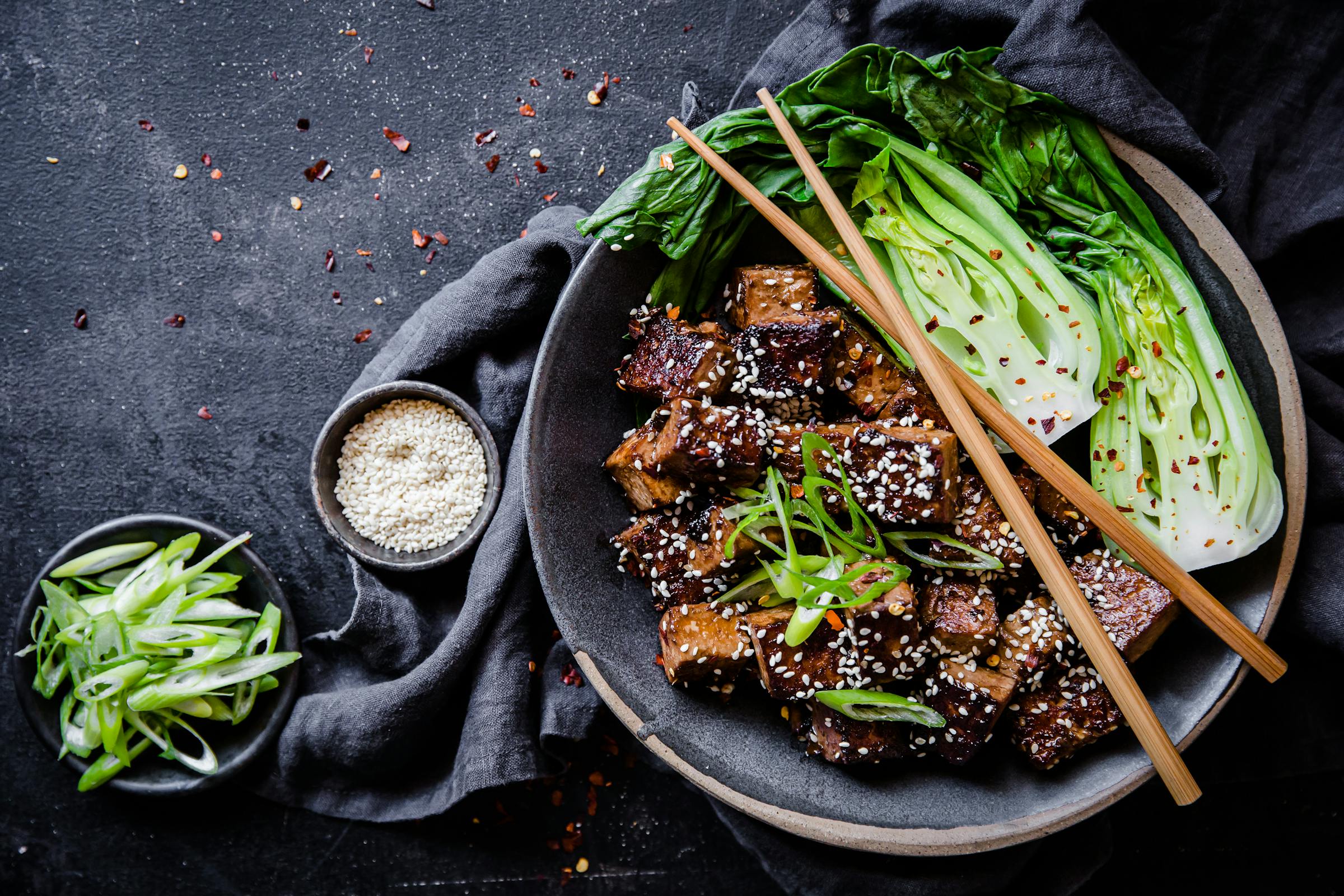 Low Carb Garlic & Sesame Tofu Bowl - Vegan Recipe - Diet Doctor