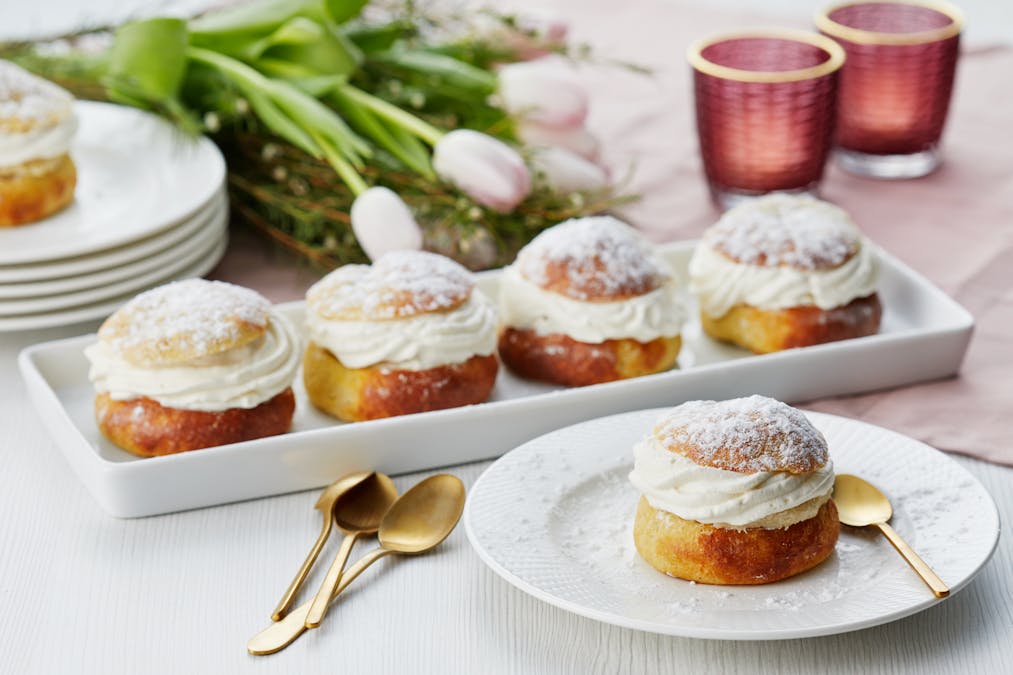 Mini keto cream buns (Swedish semlor)