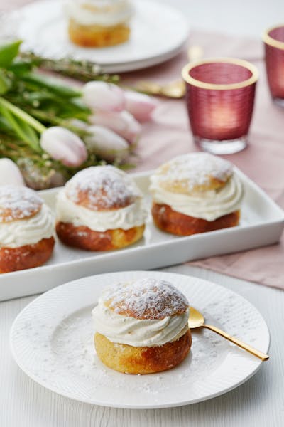 Mini keto cream buns (Swedish semlor)