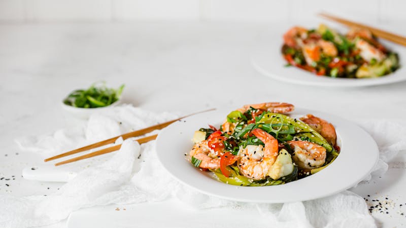 Low-carb garlic and sesame prawns