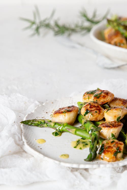 Seared scallops with tarragon butter