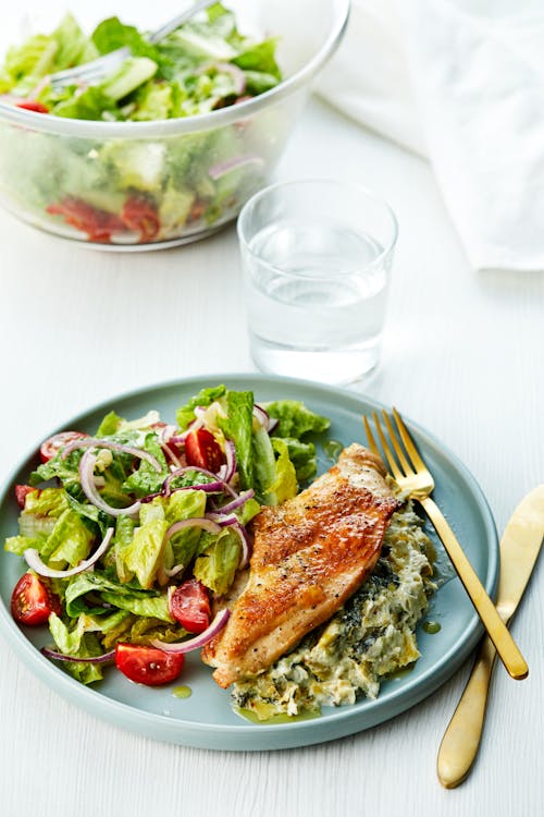 Keto spinach-artichoke stuffed chicken breasts