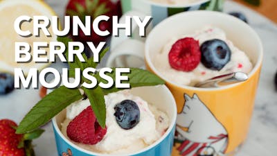 Crunchy berry mousse