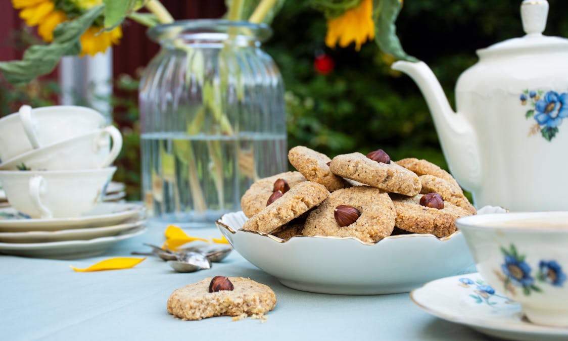 Quick Swedish keto hazelnut cookies
