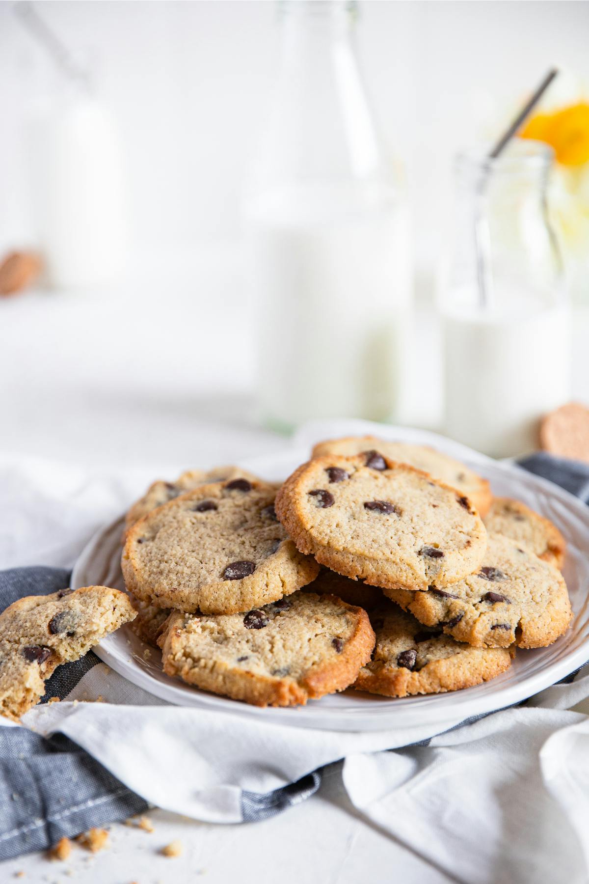 Keto chocolate chip cookies