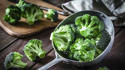 Broccoli 101: nutrition facts and tasty tips