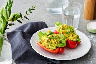 Keto chicken curry bell pepper sandwich
