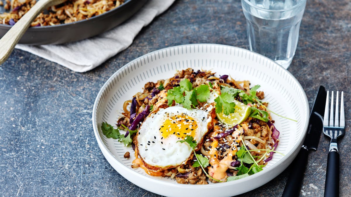Cooking video: Keto egg roll in a bowl