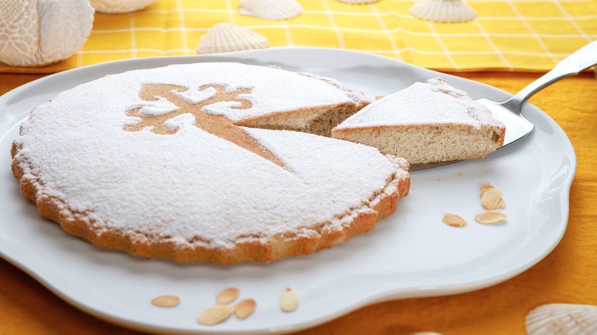 Spanish low carb almond cake (Tarta de Santiago)