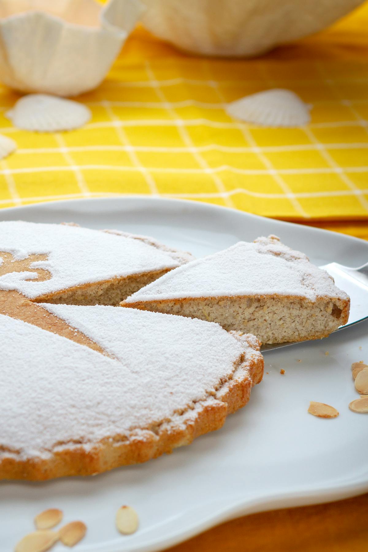 Spanish low carb almond cake (Tarta de Santiago)