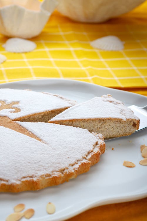 Spanish low carb almond cake (Tarta de Santiago)