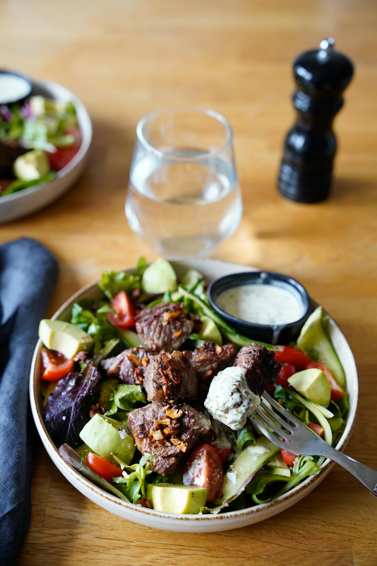 Garlic steak bite salad with tarragon dressing