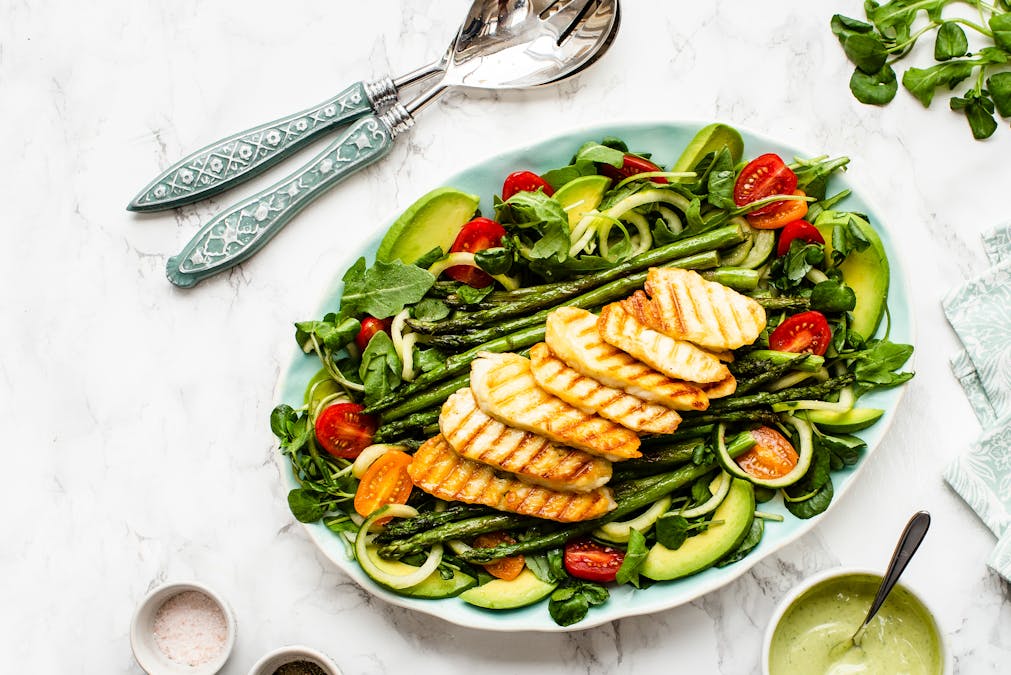Summer asparagus and halloumi salad