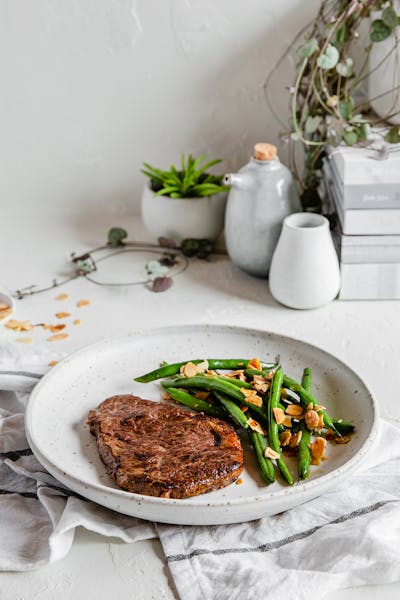 Sirloin steak with butter-fried green beans and almonds