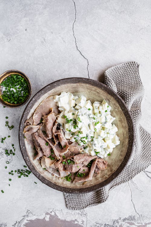 Roast beef with keto no-tato salad