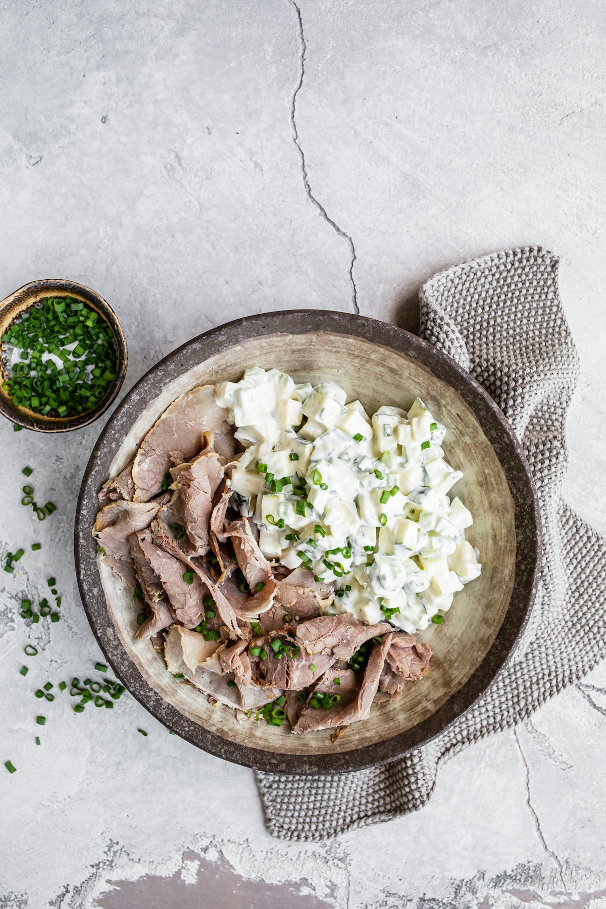 Roast beef with keto no-tato salad
