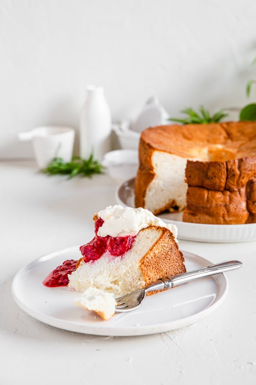 High-protein low-carb angel food cake
