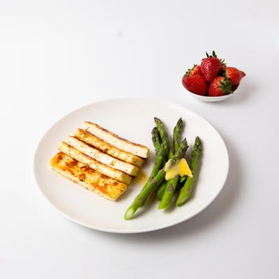 female plate-halloumi-asparagus