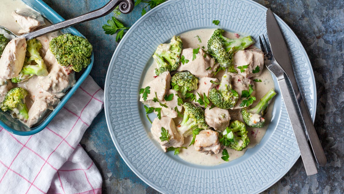 Spicy keto chicken casserole with blue cheese