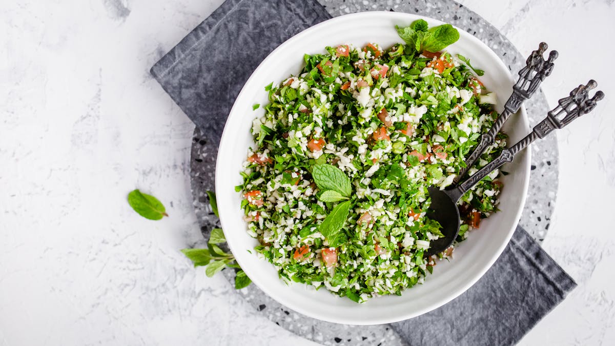 Low carb tabouleh (Middle eastern parsley salad)