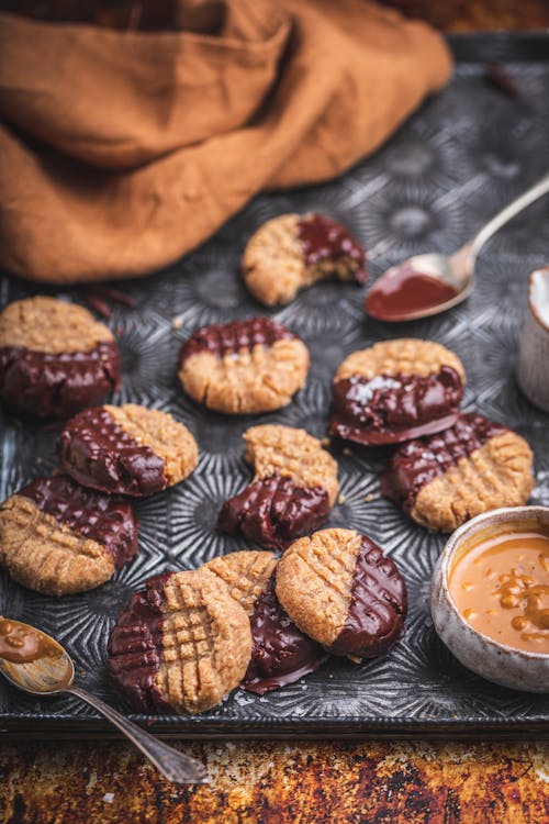 Vegan chocolate-dipped peanut butter cookies