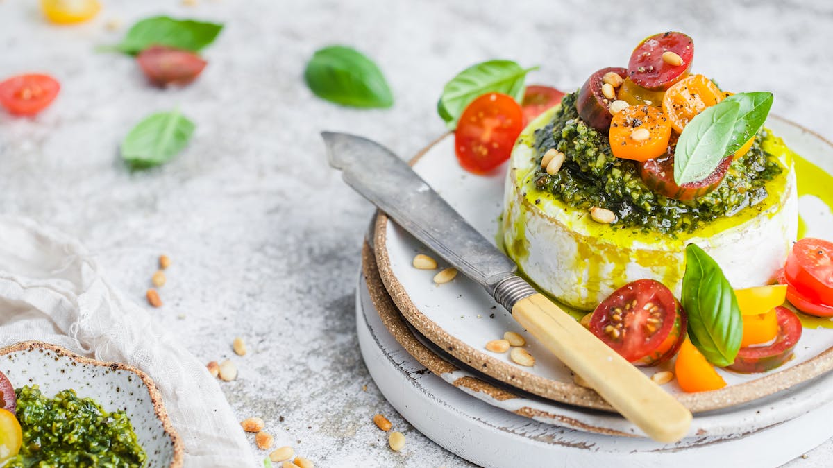 Keto bruschetta brie