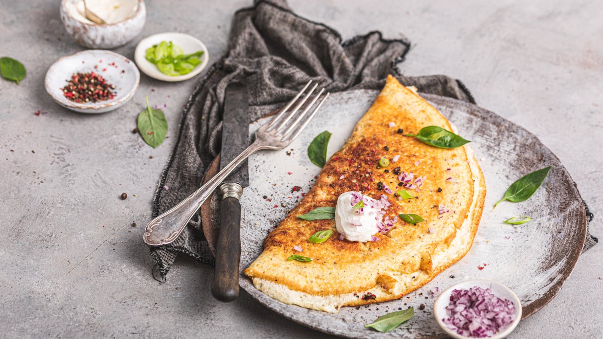Sour cream and onion omelet