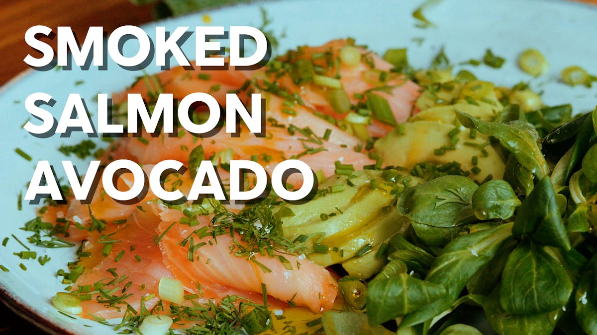烹饪视频：烟熏鲑鱼配鳄梨和豆瓣菜