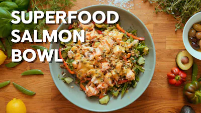 Superfood salmon salad bowl