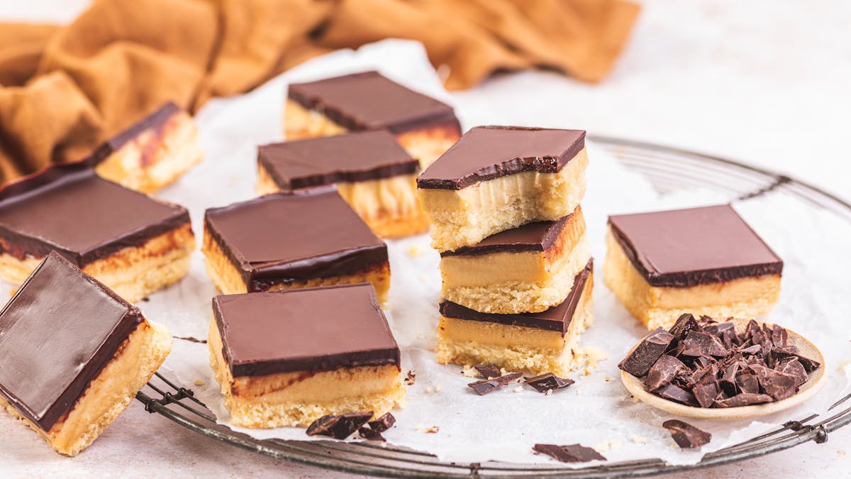 Keto caramel slice