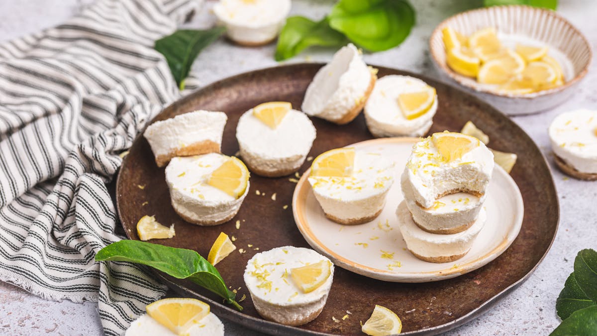 Keto lemon cheesecake bites