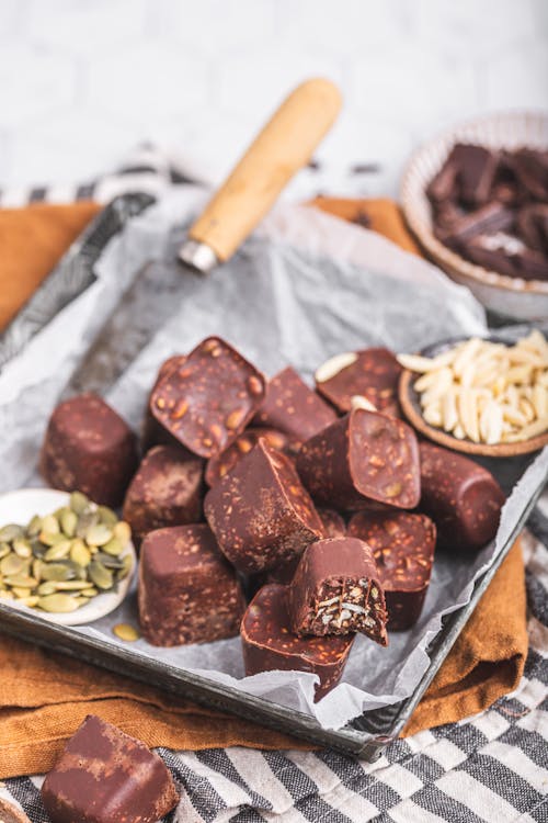 Low-carb chocolate seed and nut blocks