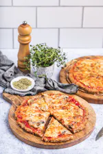 Double-cheese mushroom "meatza"