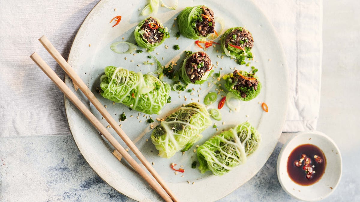 Pork-stuffed cabbage dim sum