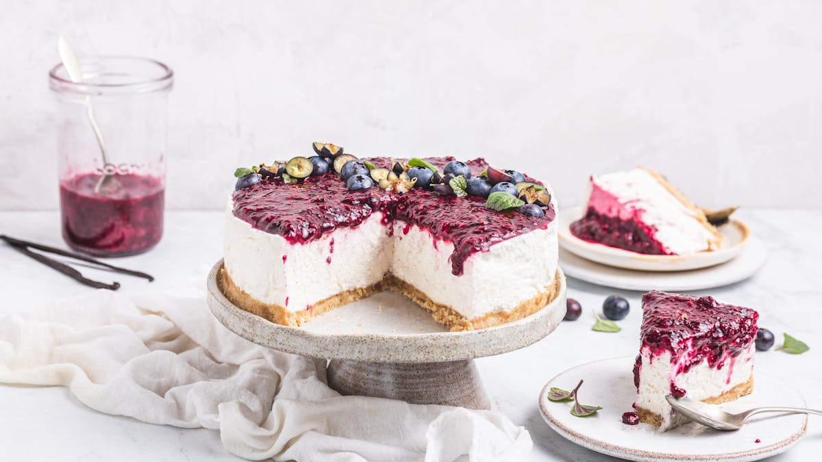 Low carb vanilla berry cheesecake