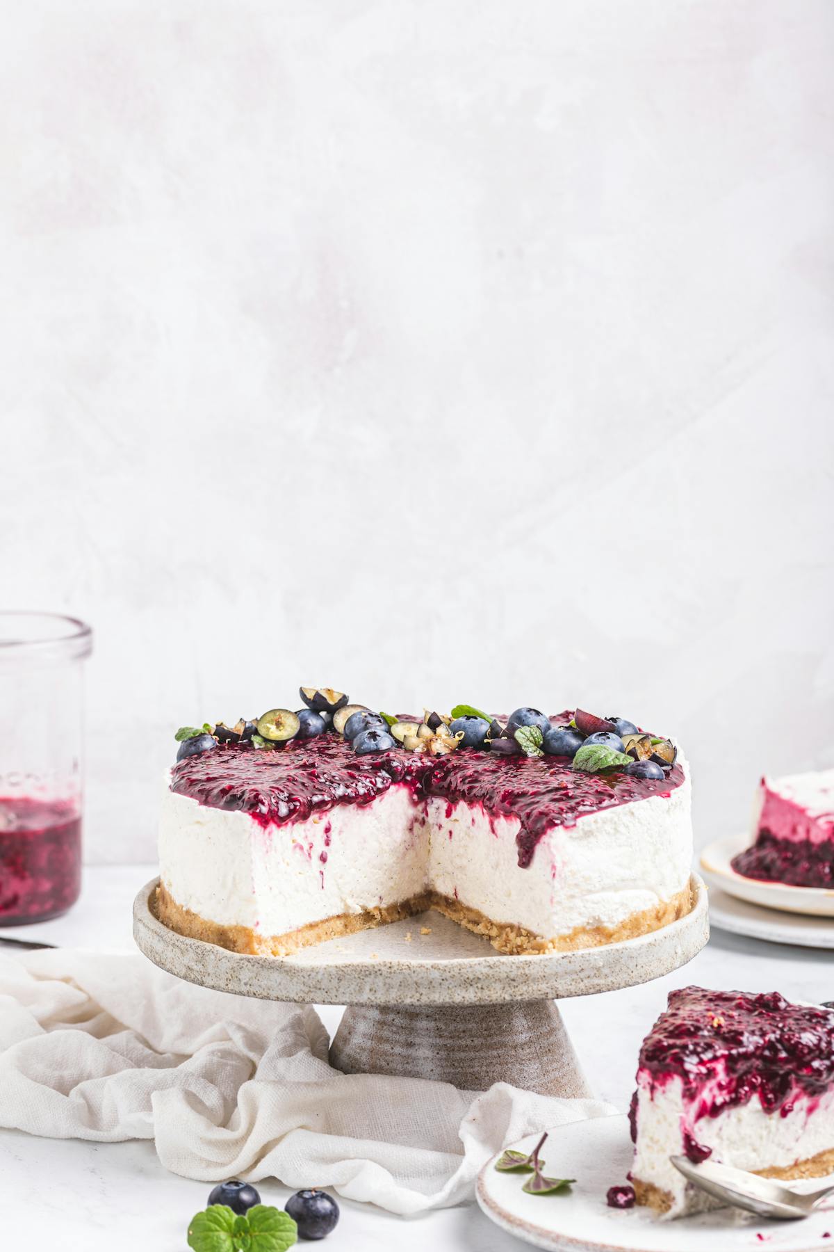 Low carb vanilla berry cheesecake
