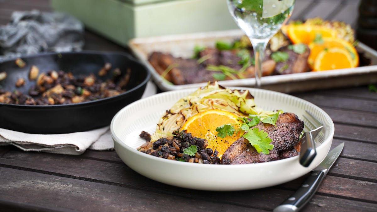 Grilled picanha with black beans, cabbage and orange