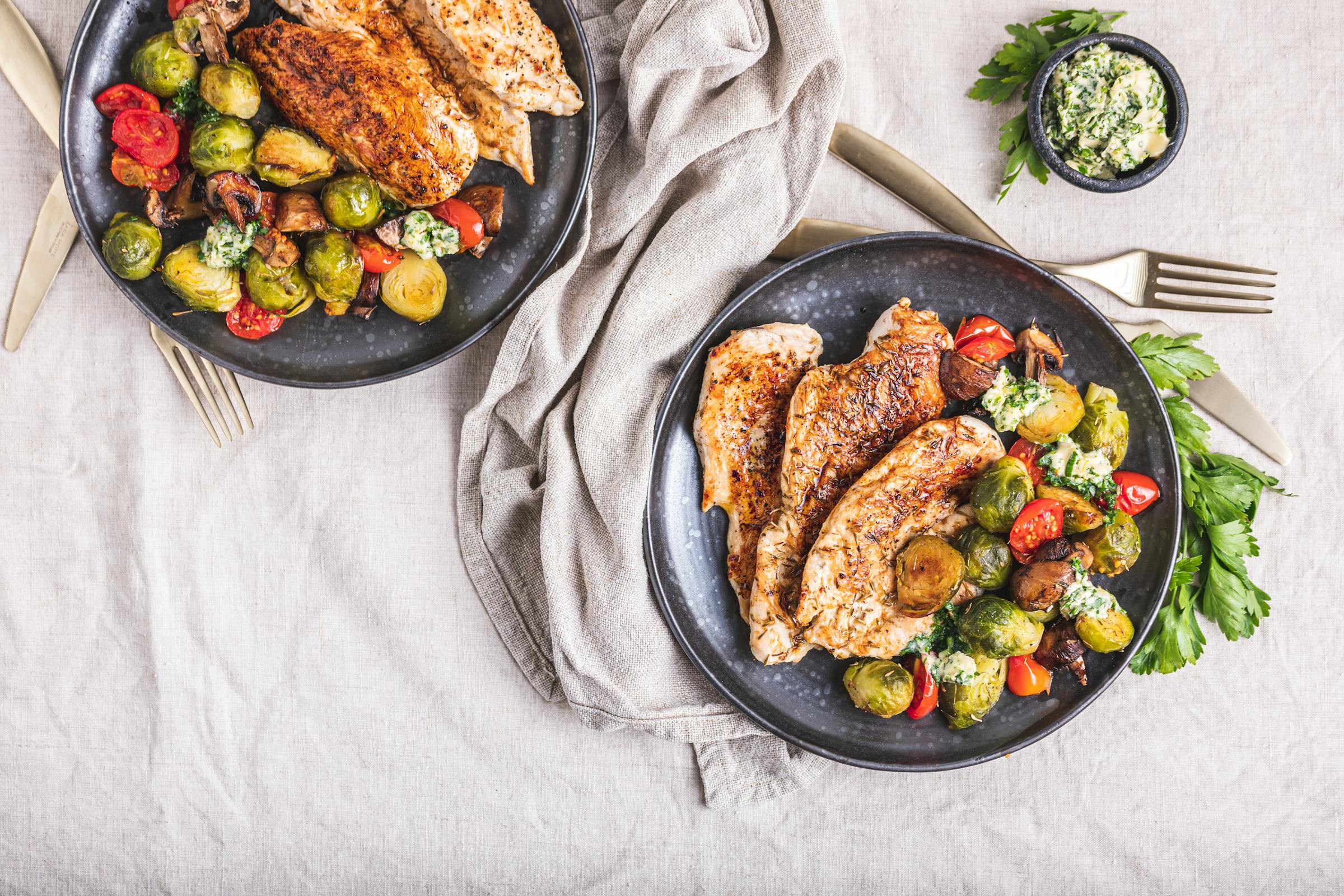 Chicken Breast with Vegetables and Garlic Butter – Recipe – Diet Doctor