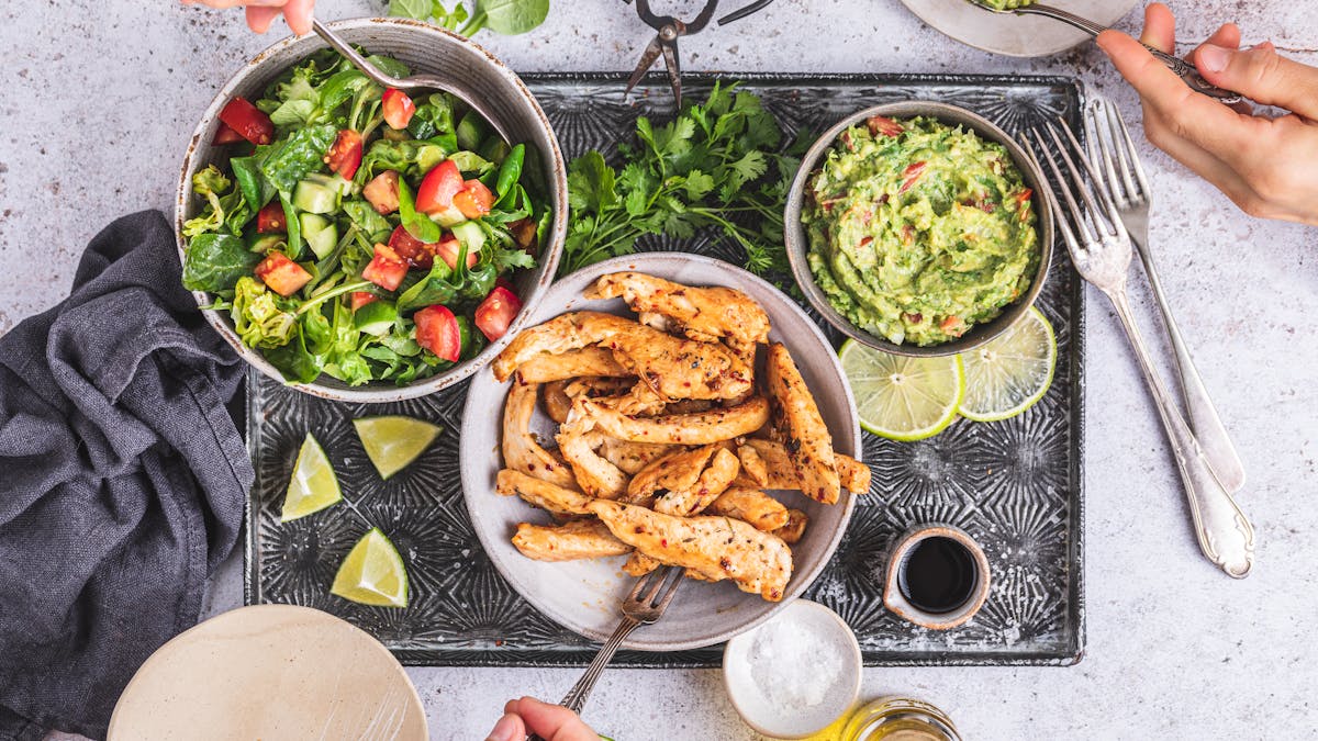 Mexican chicken with salad and guacamole