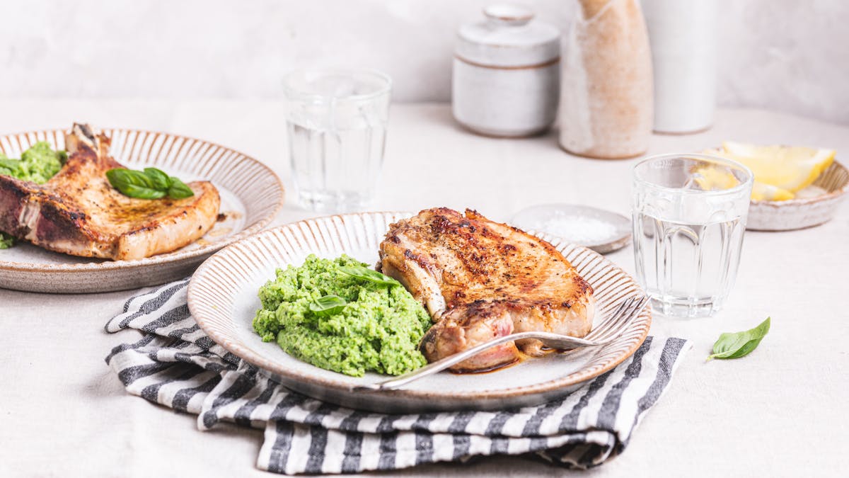Skillet pork chops with broccoli mash