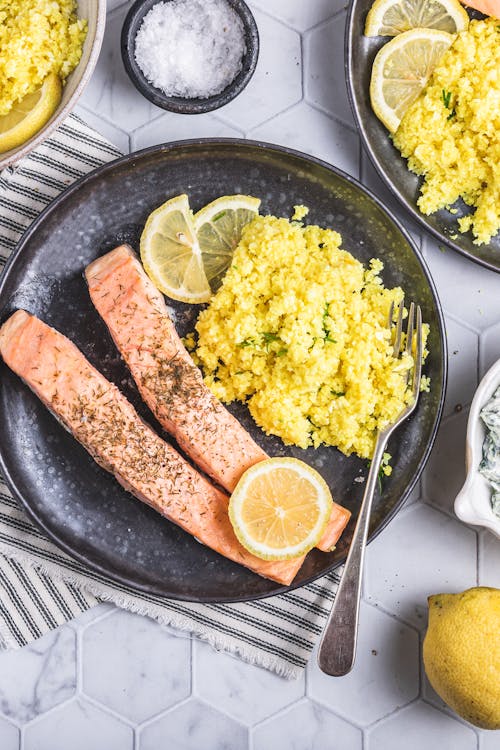 Salmon with cauliflower rice and spinach dip