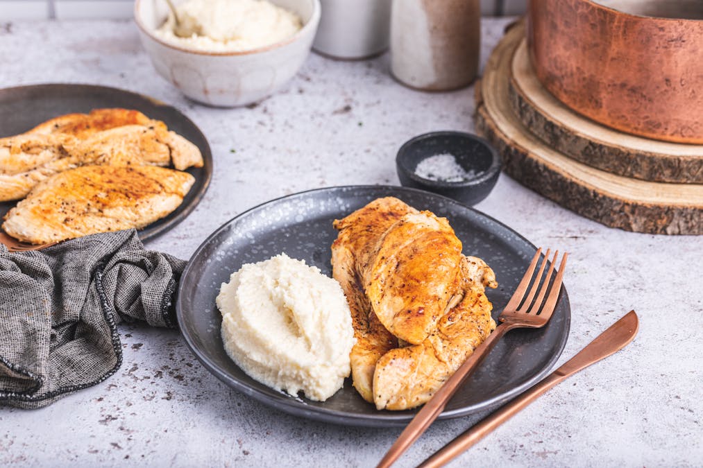 Skillet chicken breast with cauliflower mash