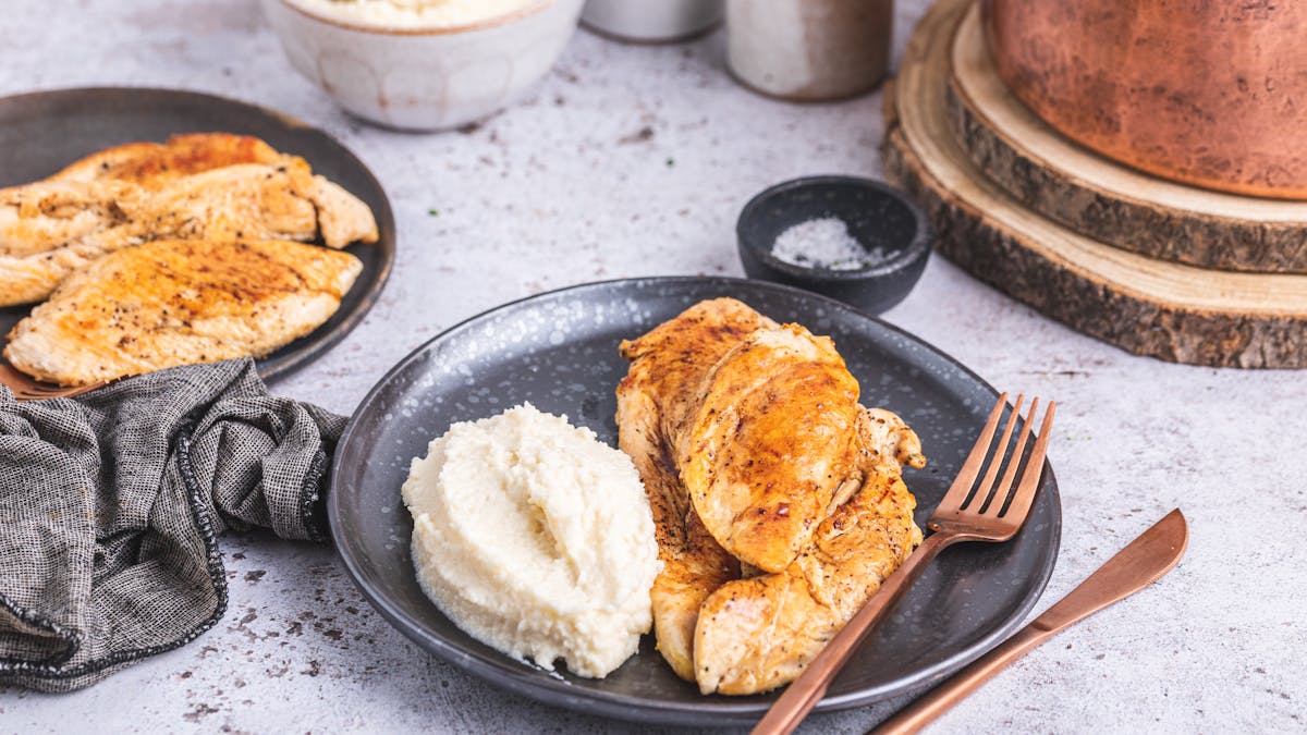 Skillet chicken breast with cauliflower mash
