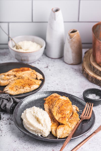 Skillet chicken breast with cauliflower mash