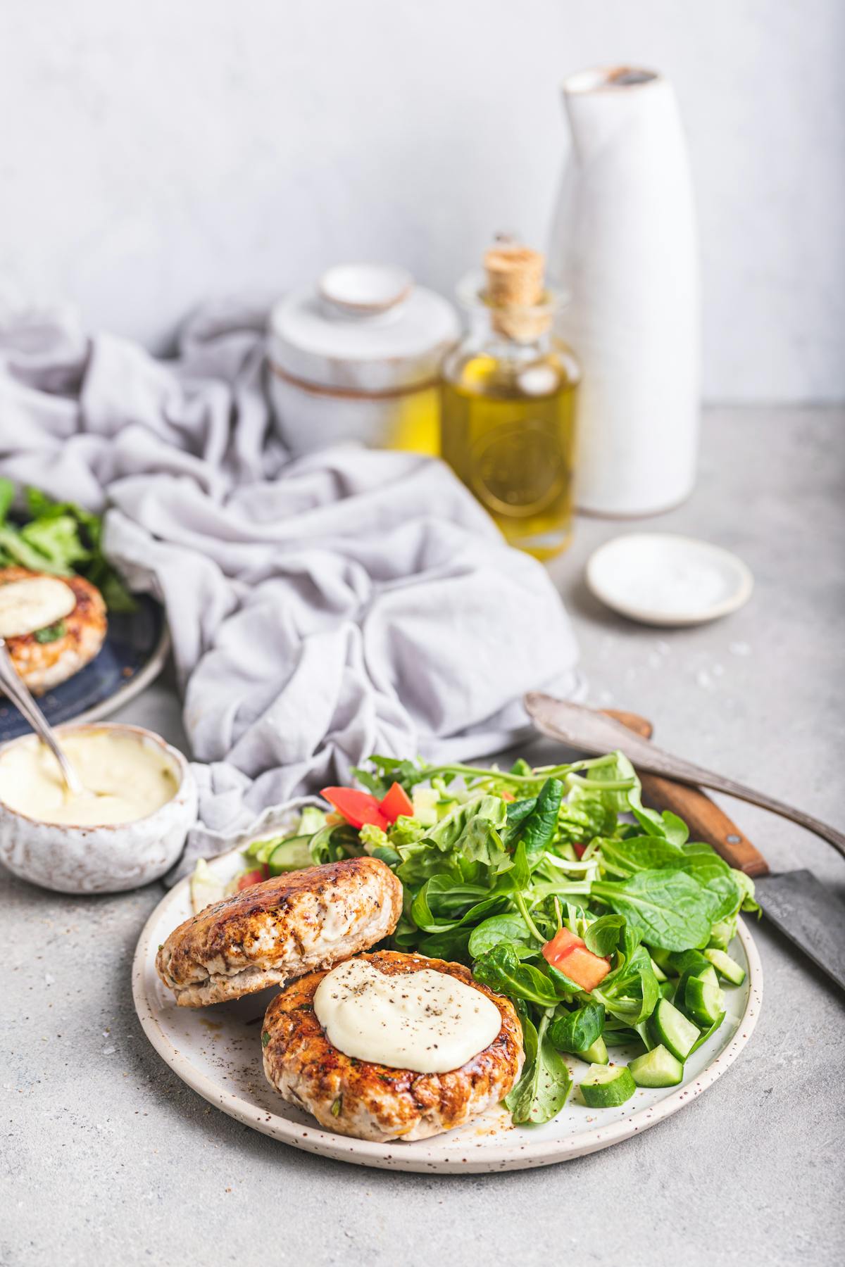 Turkey burger with salad and aioli