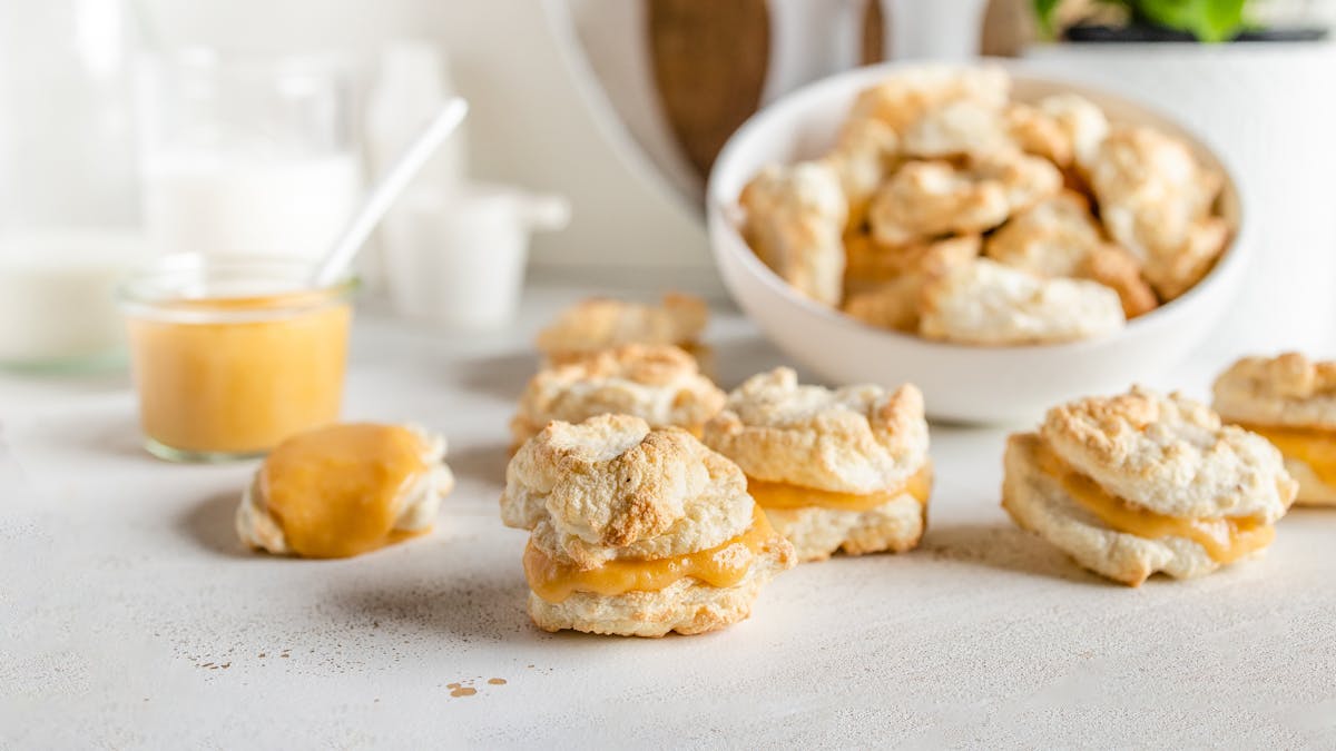 Low carb almond cloud cookies with lemon curd