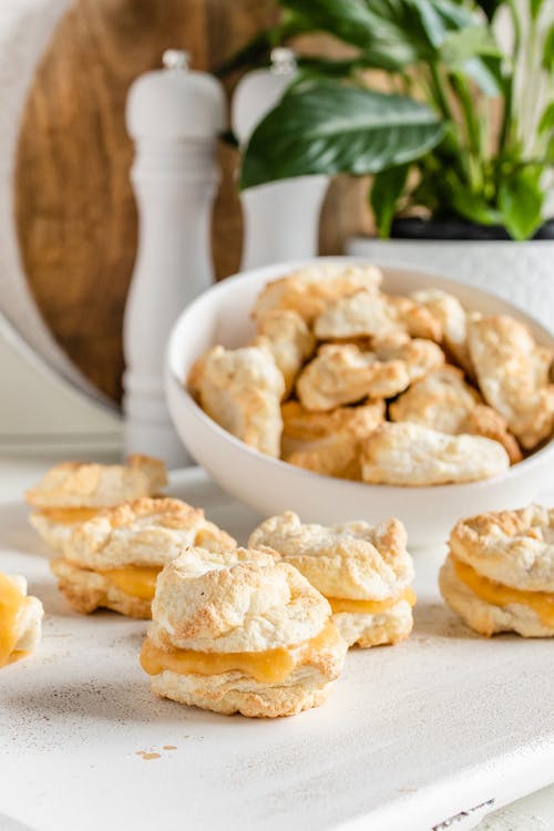 Low carb almond cloud cookies with lemon curd