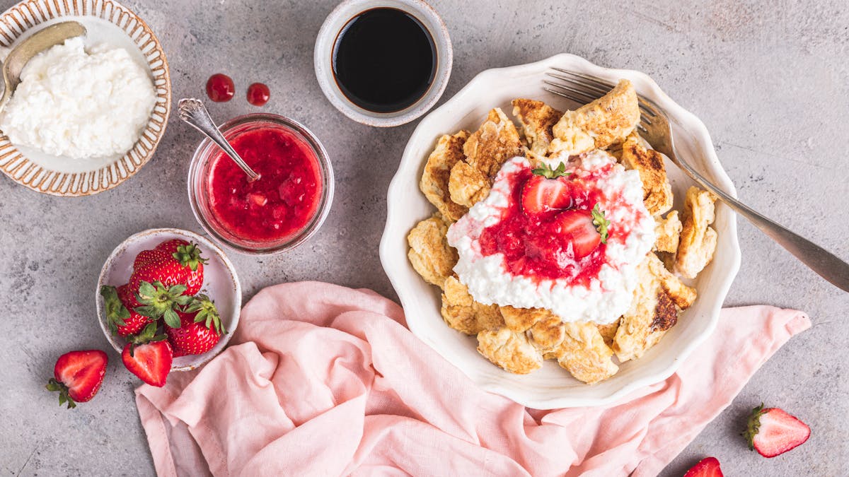 Scrambled pancakes with cottage cheese & strawberry jam