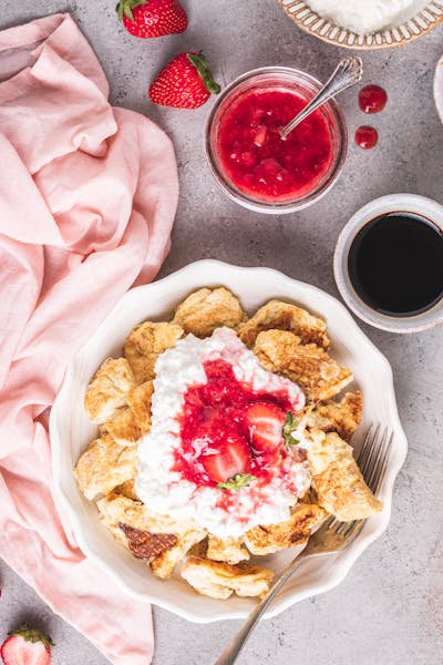 Scrambled pancakes with cottage cheese & strawberry jam